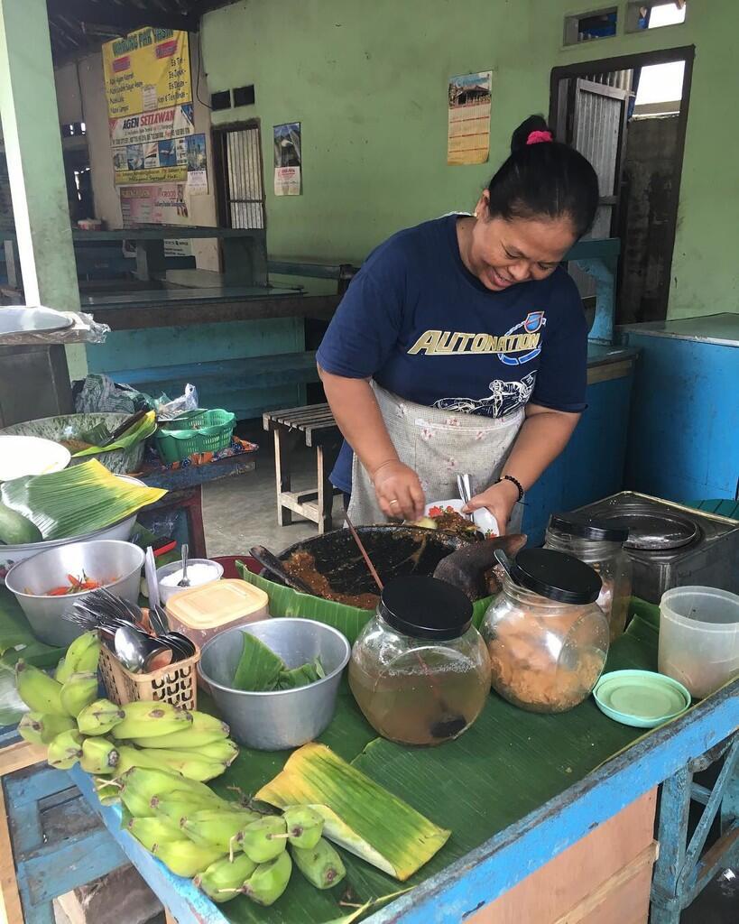 Mau Makan Siang Sama Yang Syeger?Jajan Rujak Cingur Yuk