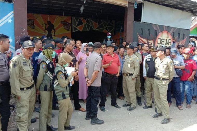 Takut Neraka Sepi Muklis Tolak Karaokenya Ditutup Kalau Baik Semua dah Kiamat dr Dulu