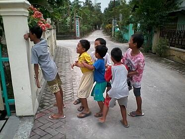 Jangan mengenang masa kecil lagi deh! yakin sakit gan!