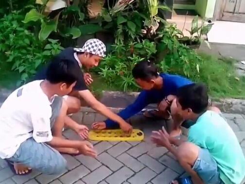 Legend Abis, Ini 4 Permainan Khas Anak Kecil Jaman Dulu! Masih Inget?