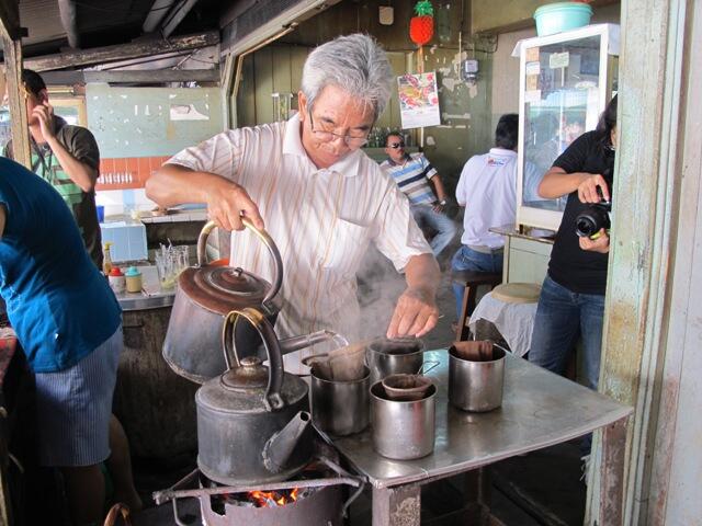 Kedai Kopi Tua yang Ada di Indonesia