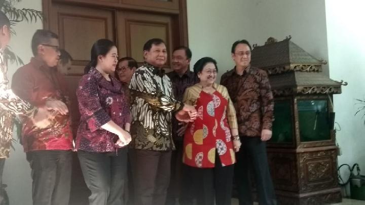 Tawa Lepas Prabowo Saat Disinggung Nasi Goreng Megawati