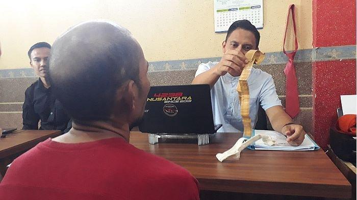 Kain Putih&Kertas Bertuliskan Arab Jadi Jimat Dukun Cabul di Tasik Perdaya Korbannya