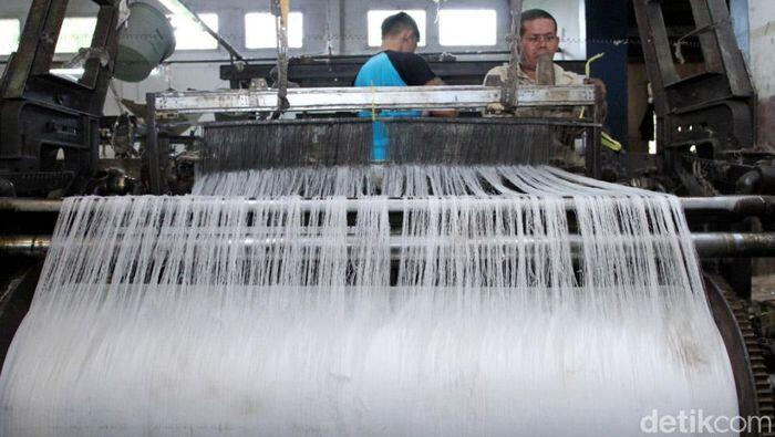 Lampu Merah Industri Tekstil Indonesia