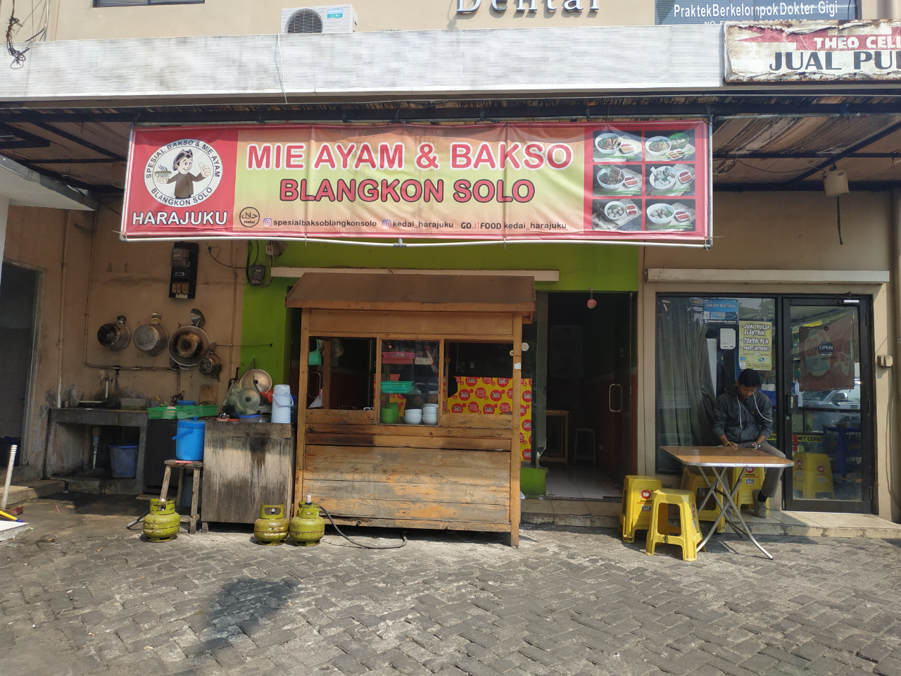 Makan Siang Dengan Mie dan Bakso yang Bikin Syeger