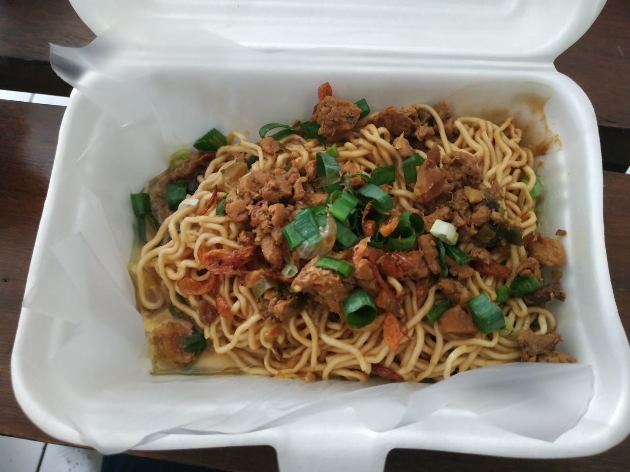 Makan Siang Dengan Mie dan Bakso yang Bikin Syeger