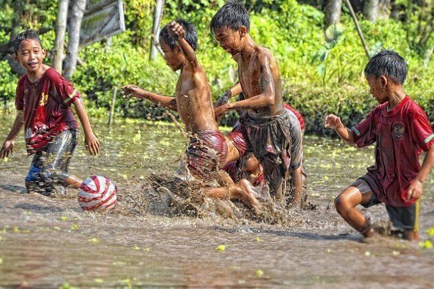 4 Permainan Masa Kecil Ini Bikin Ane Diomelin Emak!