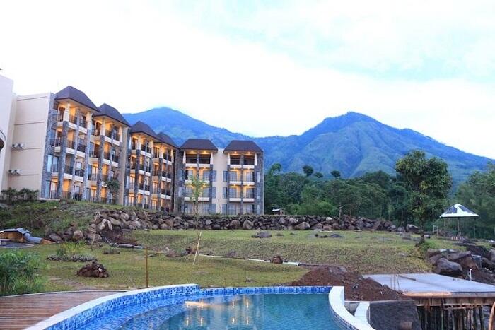 Sensasi Menginap Dikelilingi Savanah Afrika Lengkap di Baobab Safari Resort
