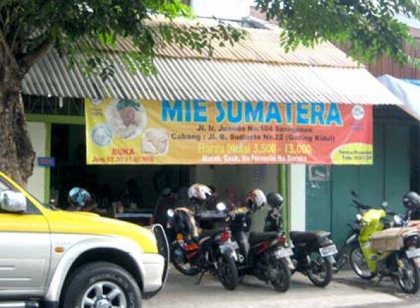 Mencicipi Mie Yamien di Kota Solo, di tutup dengan Segarnya Es Kapal yang Legendaris