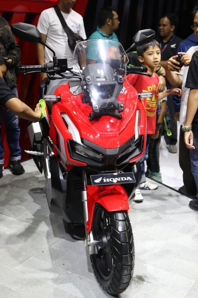 Honda ADV 150: Handling dan Suspensi Oke Punya, Layak Dibeli