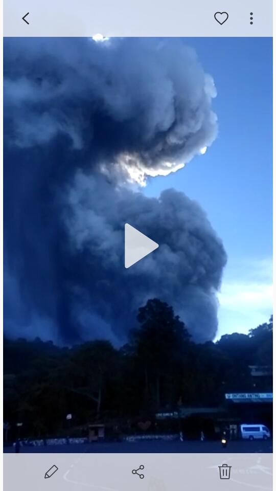 Tangkuban Perahu Erupsi Warga Bandung Panik