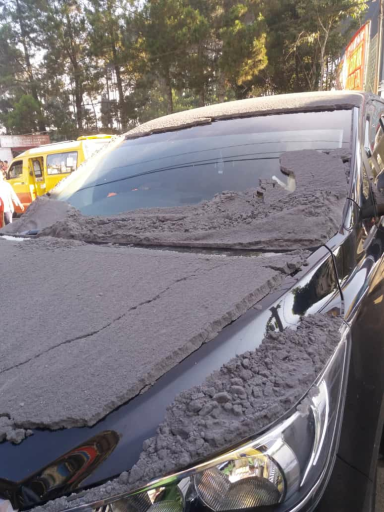 Tangkuban Perahu Erupsi Warga Bandung Panik