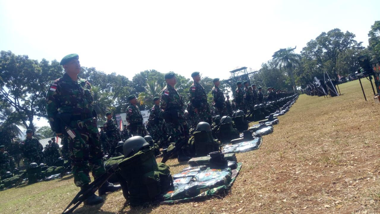 Suasana Haru Saat Pelepasan 450 Prajurit Raider Laksanakan Tugas Di Perbatasan
