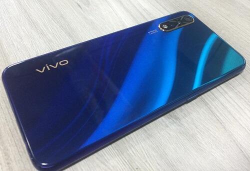 Mencicipi Hp Baru, VIVO S1 yang punya triple camera