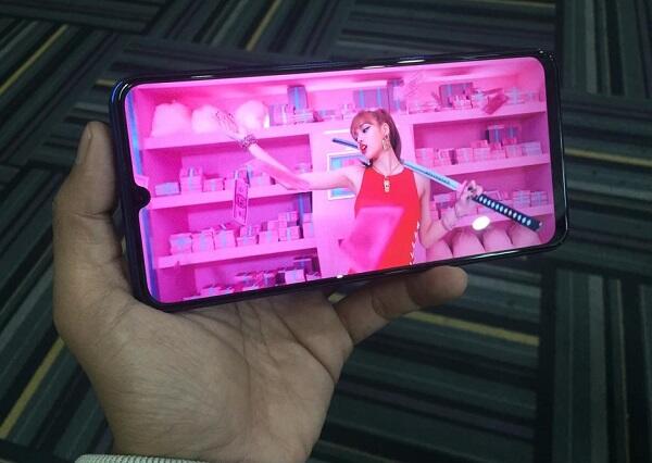 Mencicipi Hp Baru, VIVO S1 yang punya triple camera