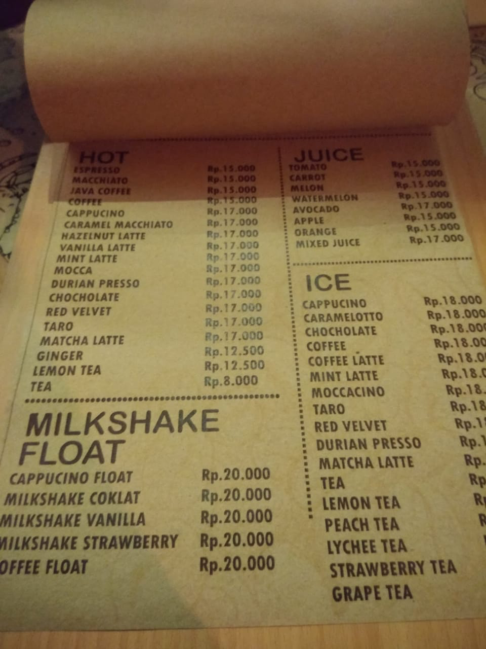 Sensasi Minum Milkshake Coklat Walau Sendirian