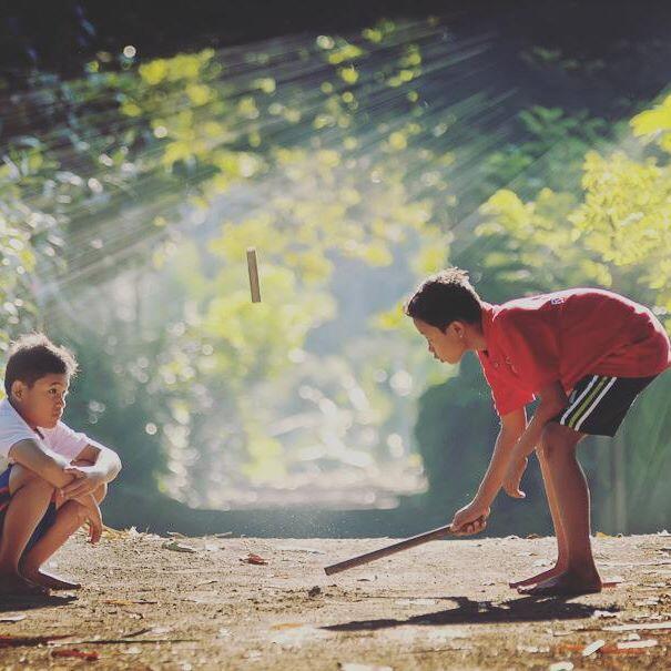 Masa kecil ? Sawah,kali,dolanan,dan rotan emak!