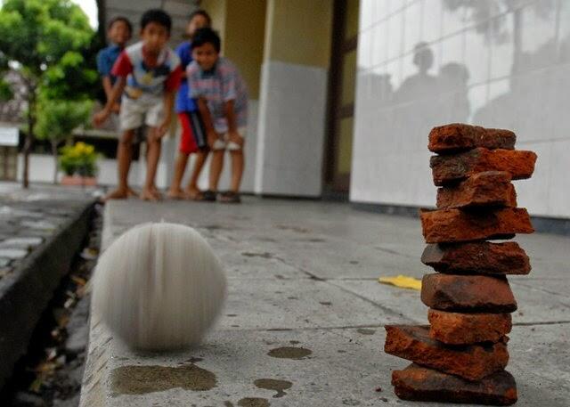 Masa kecil ? Sawah,kali,dolanan,dan rotan emak!