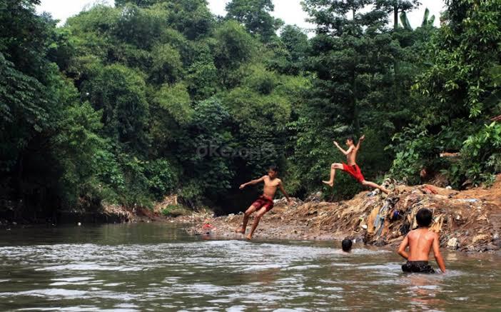 Masa kecil ? Sawah,kali,dolanan,dan rotan emak!