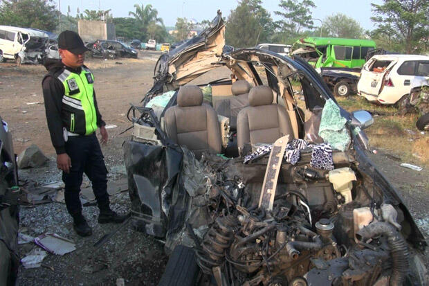 Bus-Truk-Minibus Tabrakan Beruntun di Tol Cipali, Tiga Orang Tewas
