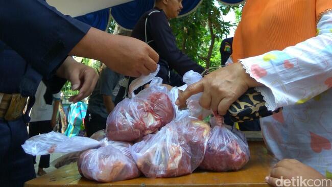 Ini Seruan Lengkap Anies soal Kantong Plastik untuk Wadah Daging Kurban