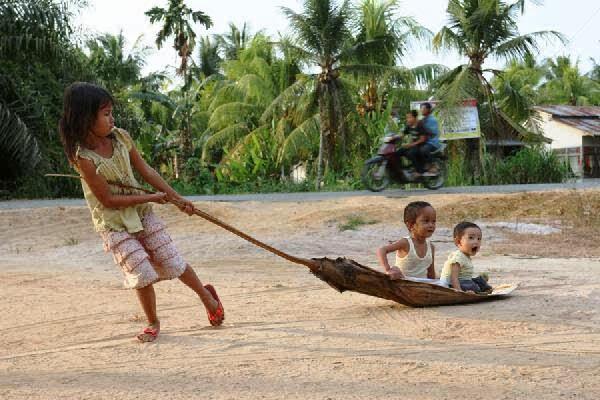 Menumbuhkan Nilai-Nilai Positif Lewat Permainan Tradisional