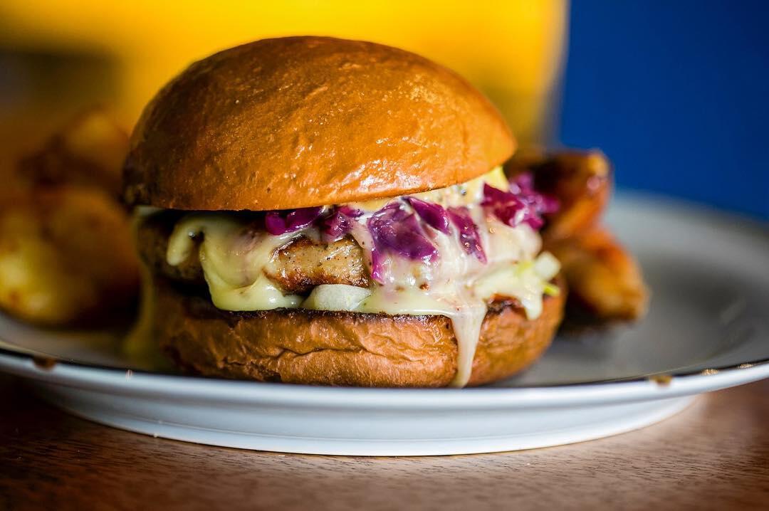 Bikin Ngiler! 5 Resto Burger Ini Dijamin Bikin Agan Sista Nggak Bisa Nahan Laper!