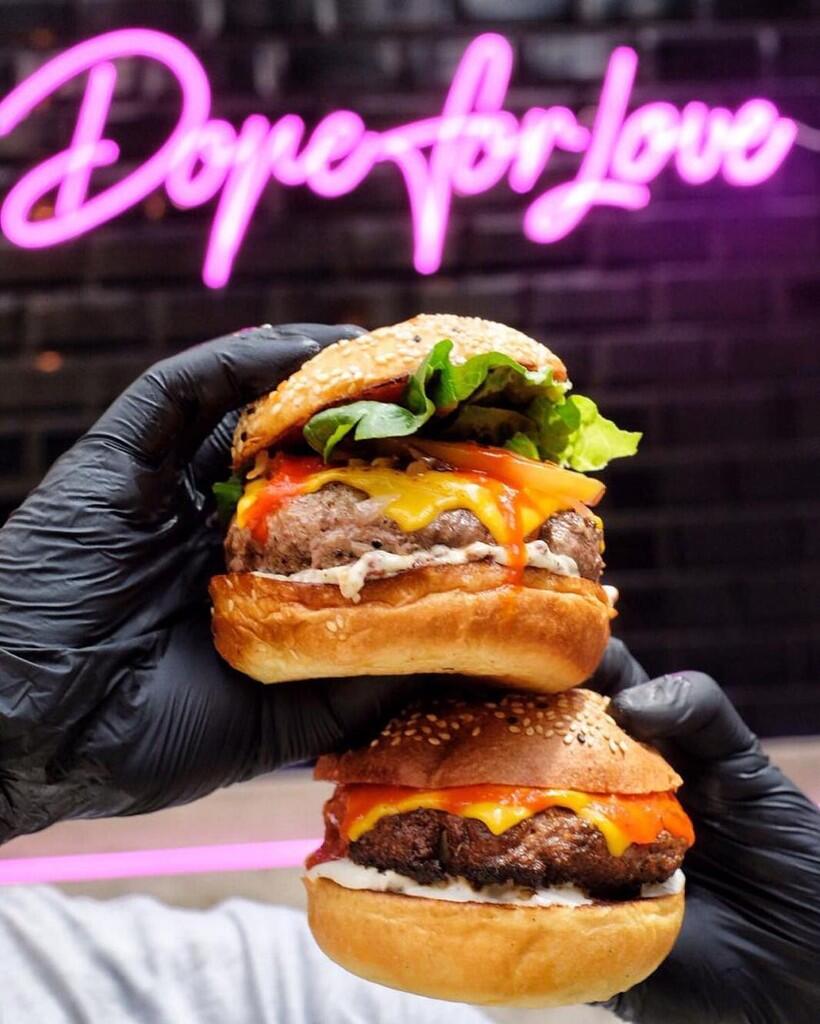 Bikin Ngiler! 5 Resto Burger Ini Dijamin Bikin Agan Sista Nggak Bisa Nahan Laper!