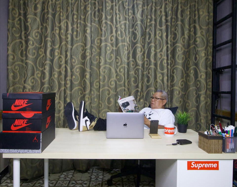 Hypegrandy: Kakek Asal Indonesia yang Hypebeast Banget. Millennials Lewat!