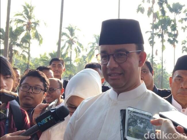 Polusi DKI Tinggi, Anies Curiga karena Aktivitas Kendaraan Berat di Tol