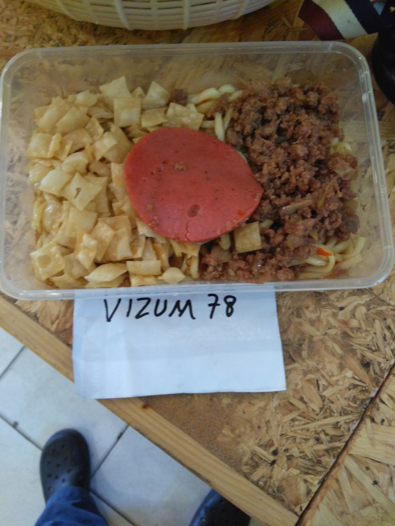 Mie Daging Komplit Dan Segelas Thai Tea Dingin Yang Menyegarkan Hari Ane