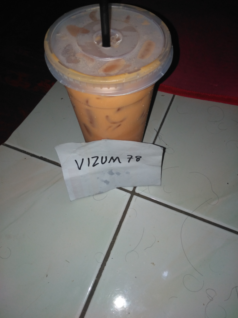 Mie Daging Komplit Dan Segelas Thai Tea Dingin Yang Menyegarkan Hari Ane