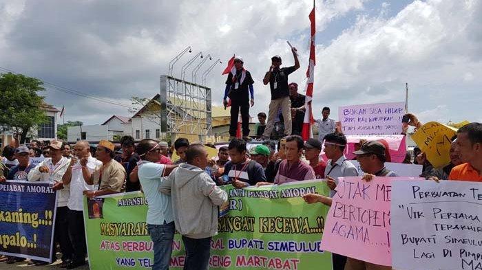 VIDEO Mesra Bupati Simeulue,Aceh,Erli Hasyim Tersebar, Ancam Tuntut Si Penyebar(Cut)