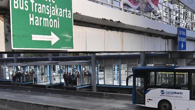 Transjakarta Tak Terima Tunai, Penumpang Wajib Punya e-Money