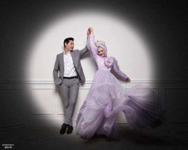 Tak Hanya Adat, 7 Foto Prewedding Cut Meyriska & Roger yang Kekinian