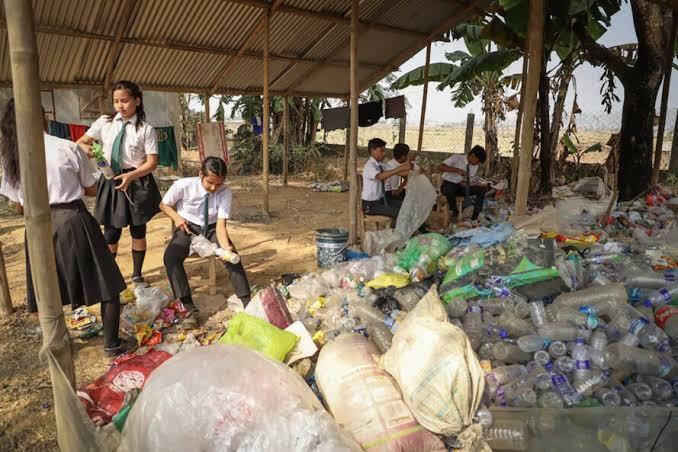 Bayar SPP pake Sampah, Keren Juga Sekolah di Negara Ini!