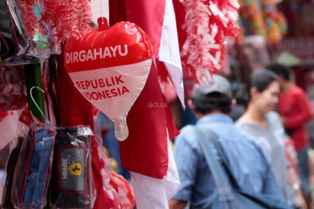Maraknya Pedagang Musiman Bendera Merah Putih Menjelang Kemerdekaan RI Ke-74