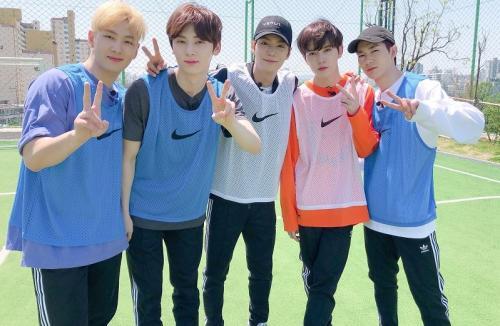 Penuh Liku, Intip Jatuh Bangun NU'EST Raih Popularitas