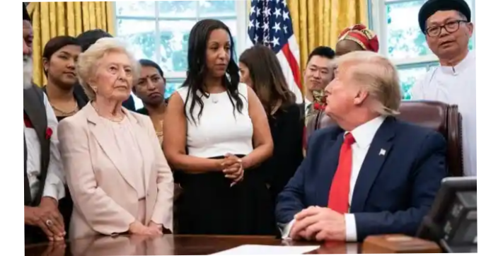Trump menemui korban kekerasam Cina di Gedung Putih, Cina Meradang