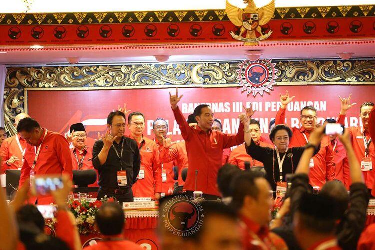 Jokowi Tak Lagi &quot;Nyapres&quot; di 2024, PDI-P Dinilai Bisa Senasib dengan Demokrat