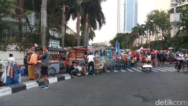 Warga Keluhkan PKL Semrawut di Area CFD