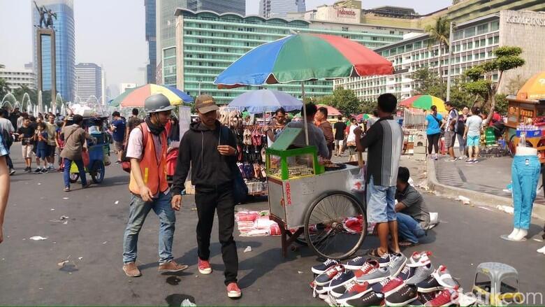 Warga Keluhkan PKL Semrawut di Area CFD