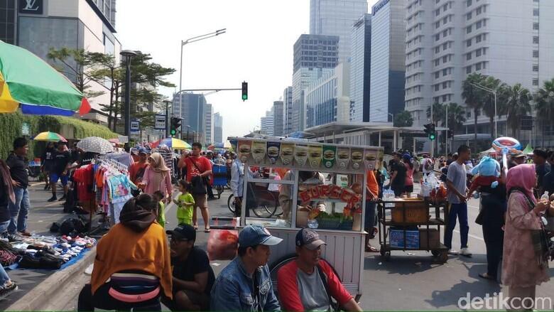 Warga Keluhkan PKL Semrawut di Area CFD