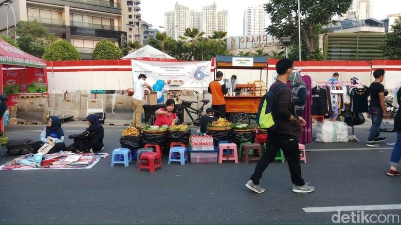 Warga Keluhkan PKL Semrawut di Area CFD