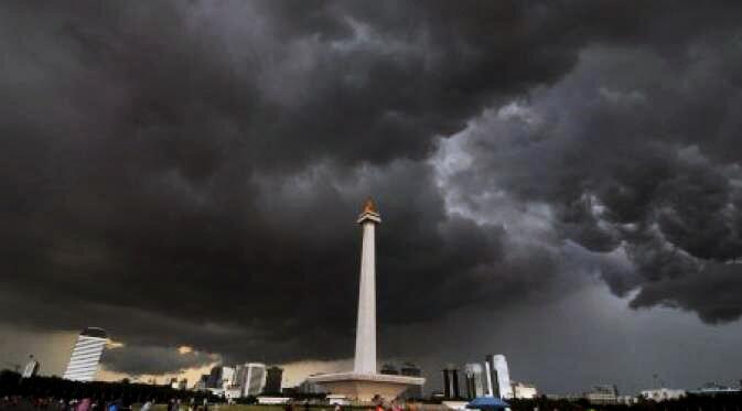 Kenapa awan bisa berwarna hitam?