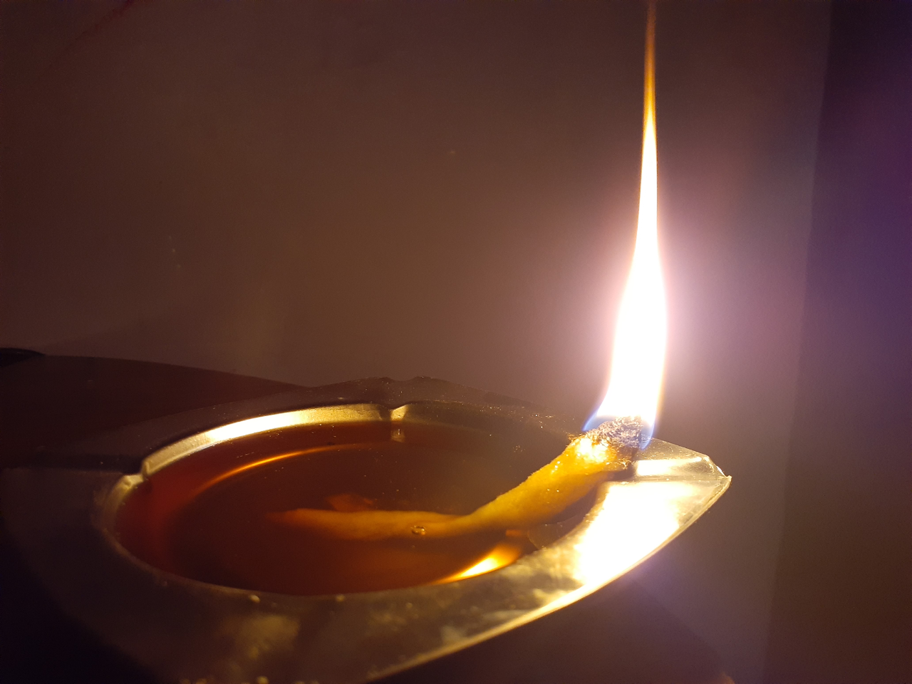 Listrik Padam? Gunakan Ini untuk Pelita Jika tidak Ada Lilin di Rumah!