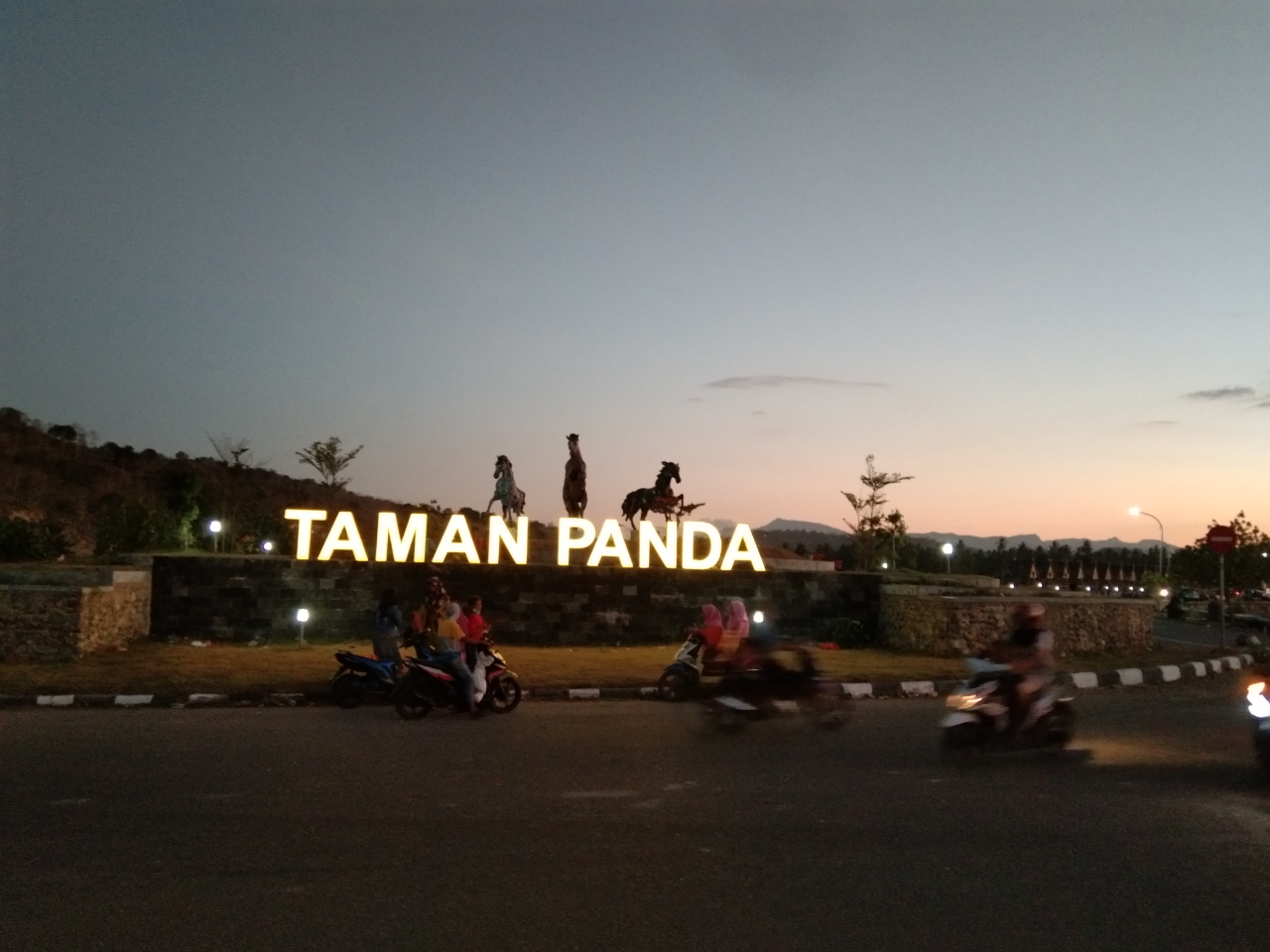 Sunsite Di Taman Panda