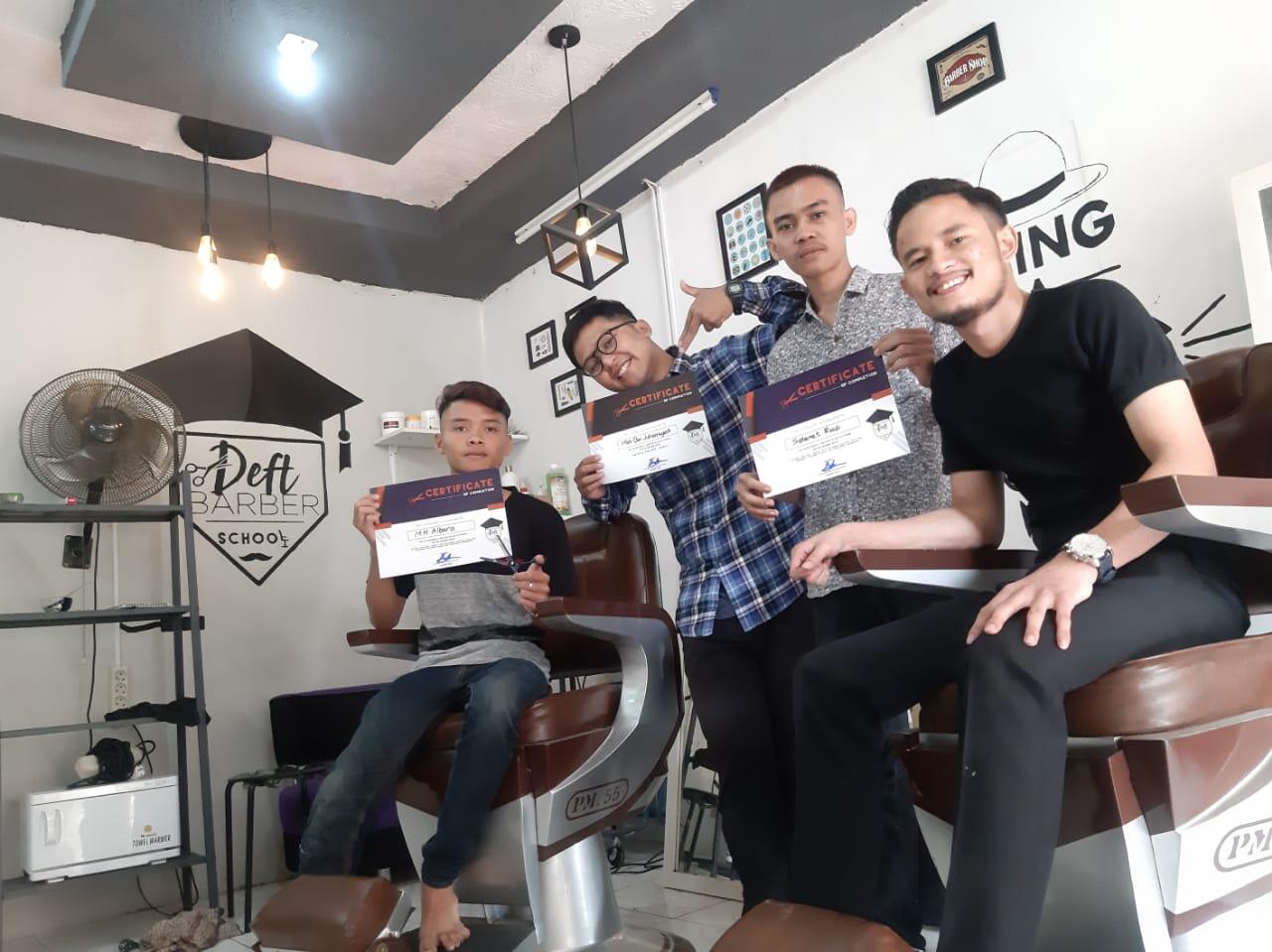 Kursus Barbershop / Potong Rambut di Deft Barber School ...