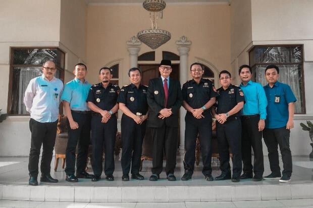 Bea Cukai Banten Kunjungi Gubernur Wahidin Halim