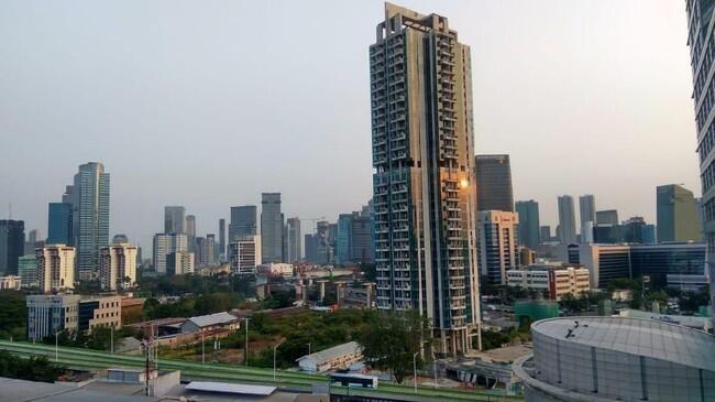 Dinas LH Banggakan Udara Jakarta Lebih Baik dari Singapura Pagi Ini